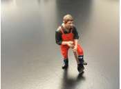 AT-Collections | Diorama items Diorama items | ADF32146 | 1/32 | Roland Spading.Orange safety jacket with helmet | 